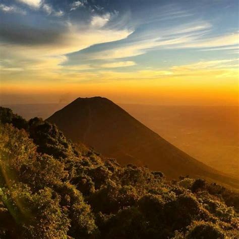 Volcán de Izalco , Sonsonate , El Salvador | Volcanes, El salvador, Viajes