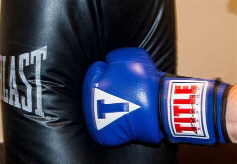 7 Tips On How to Hit the Heavy Bag the Right Way | by Boxing at Home ...