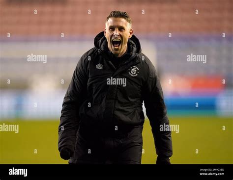 Rob edwards luton manager hi-res stock photography and images - Alamy