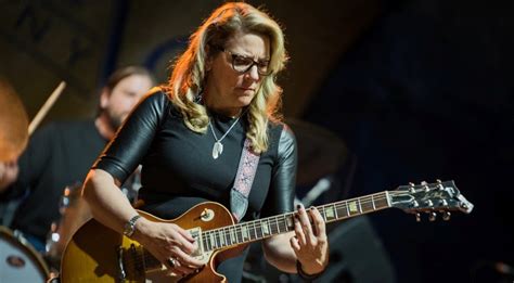 Women of the Guitar, 10 of the Best Female Guitarists in History - HubPages