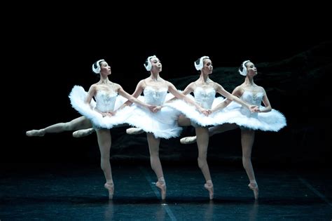 Swan Lake Stage Photo The Hong Kong Ballet Dancers Photographer: Cheung ...