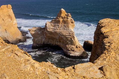 Península De Paracas, Roca De Catedral, Costa Perú Imagen de archivo - Imagen de desierto, nadie ...