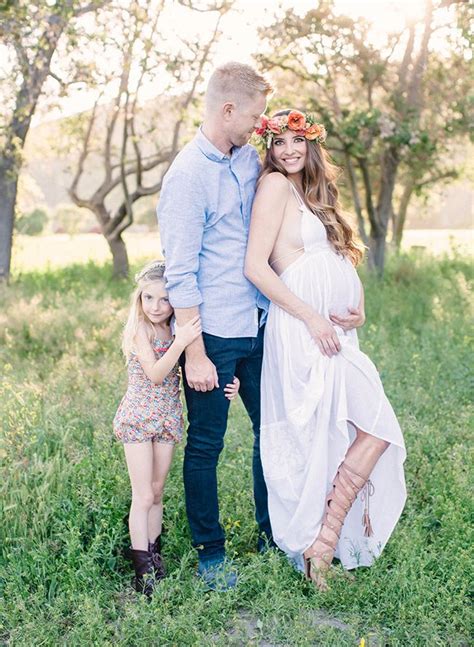 Boho Family Maternity Photos - Inspired By This | Family maternity photos, Pregnancy photos ...