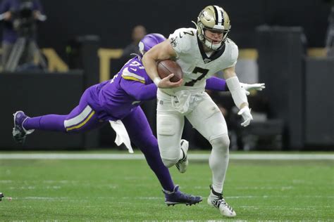 Saints' Taysom Hill, wife expecting a child in August