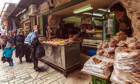 JERUSALEM, ISRAEL - FEBRUARY 17, 2013: Tourists buying souvenirs – Stock Editorial Photo ...