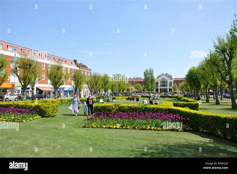 The Parkway in summer, Welwyn Garden City Centre, Hertfordshire ...