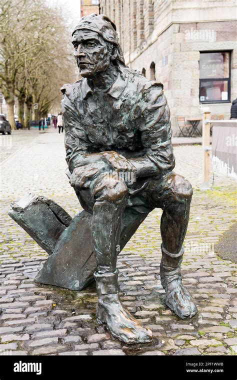 Statue of John Cabot on Bristol UK waterfront Stock Photo - Alamy