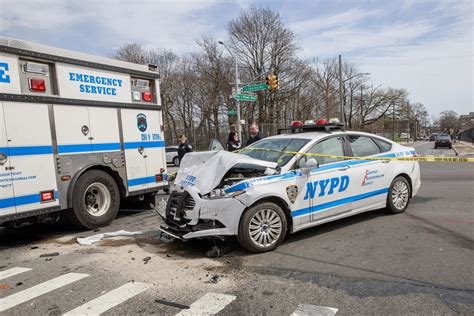 3 injured after NYPD patrol car collides with SUV in Queens