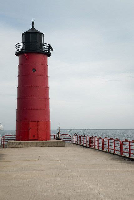 Lighthouse in Milwaukee | Lighthouse, Milwaukee, Photo