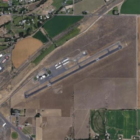 Hermiston Municipal Airport in Hermiston, OR (Google Maps)