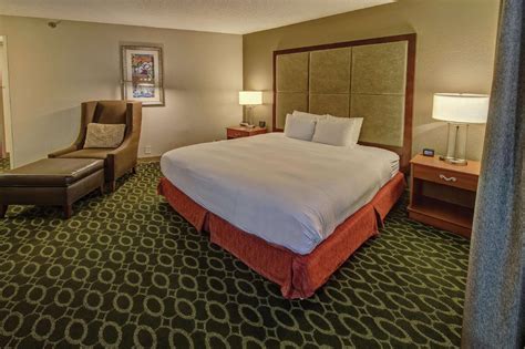 Doubletree Hotel Memphis in Memphis (TN) - Room Deals, Photos & Reviews