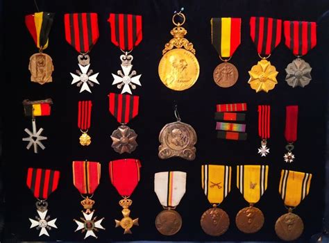 Belgium - Army/Infantry - Lot 20 Medals and insignia - Catawiki