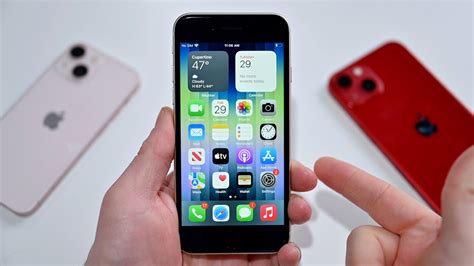 In contrast: New 2022 iPhone SE vs iPhone 13 mini - TechTrendsClub