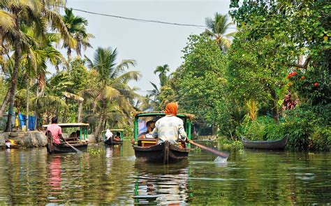 The Best Alleppey Backwaters Tours: Five Ways to See the Backwaters — Travels Of A Bookpacker