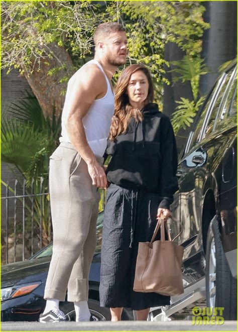 Photo: minka kelly dan reynolds loading up luggage 11 | Photo 4908404 ...