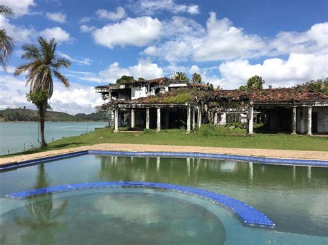 La Manuela Hacienda, the one time mansion of Pablo Escobar [OC ...