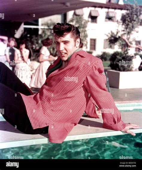 Elvis presley 1950s hi-res stock photography and images - Alamy