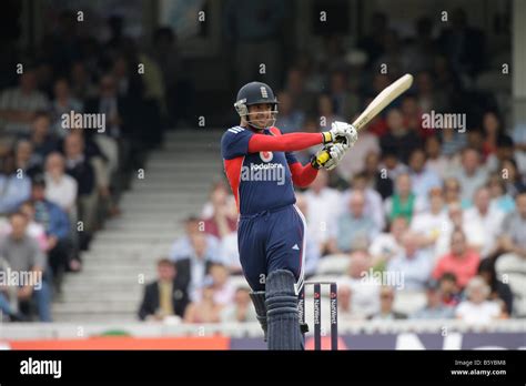 one day cricket england v australia batting wicket keeper international Stock Photo - Alamy