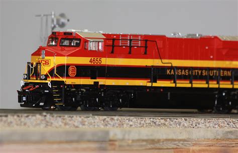 Lionel Kansas City Southern ES44AC | On the O-gauge layout o… | Flickr