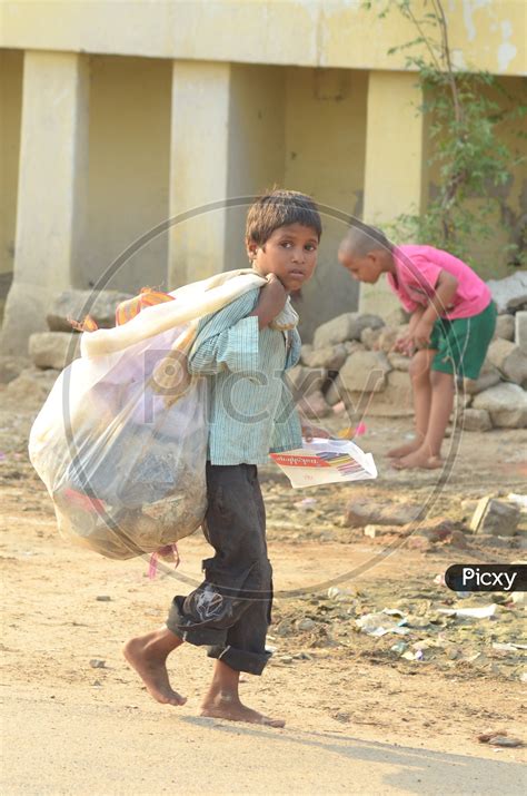 Image of Indian Child Rag Picker-LM848361-Picxy