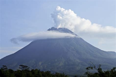 Indonesia's Mt. Merapi volcano erupts twice - NYK Daily