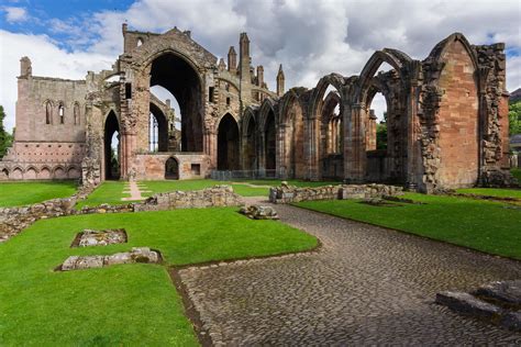 Scotland | Melrose Abbey architecture ruins, looking down th… | Flickr