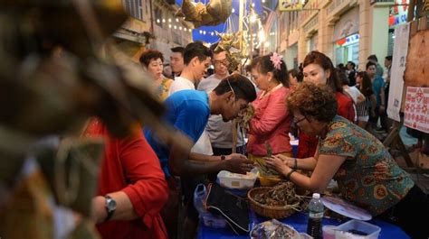 Chinese Muslims wrap halal rice dumplings to promote Chinese culture – Hui Hui