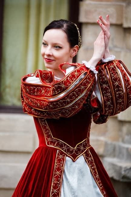 medieval-dance-history-dancer-59949-large