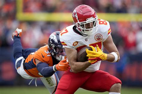 Chiefs lose, Travis Kelce has a rough day in Taylor Swift's absence ...