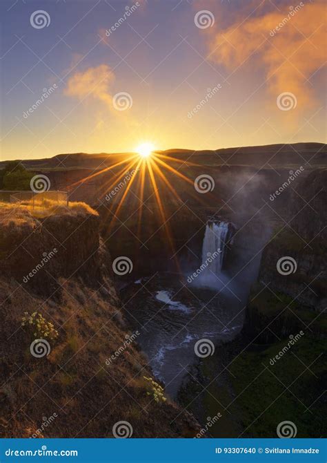 Palouse Falls at Sunrise stock photo. Image of sunrise - 93307640