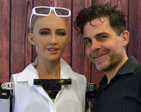 Sophia: Primera ciudadana-robot en el mundo – 13i