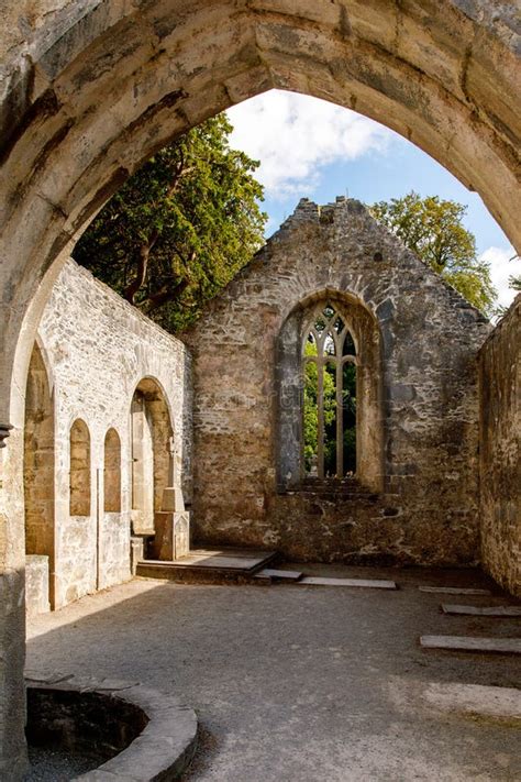 Muckross Abbey and Cemetery in Killarney National Park, Ireland, Ring ...