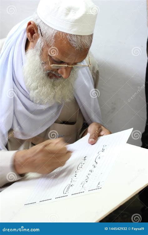 The Art of Calligraphy in Pakistan Editorial Photography - Image of callig, calligrapher: 144542932