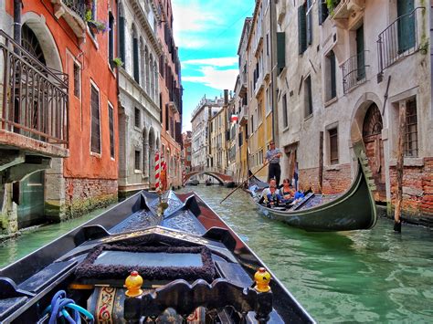 Take a gondola ride in Venezia - WORLD WANDERISTA