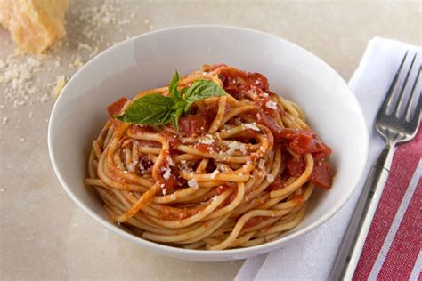 Spaghetti with Garlic-Basil Marinara