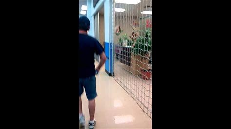 Fight in walmart - YouTube