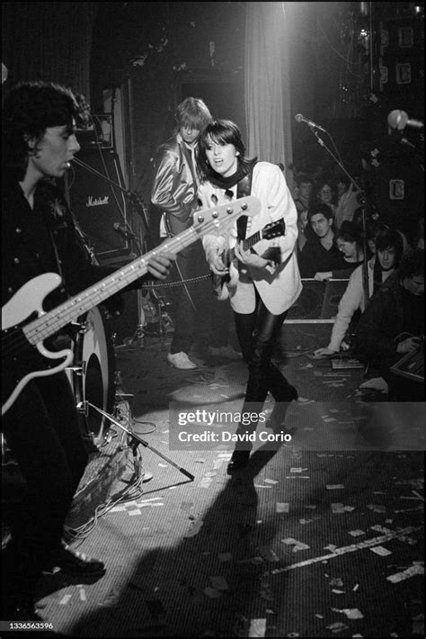 Chrissie Hynde and James Honeyman-Scott on guitar and Pete Farndon on... News Photo - Getty Images