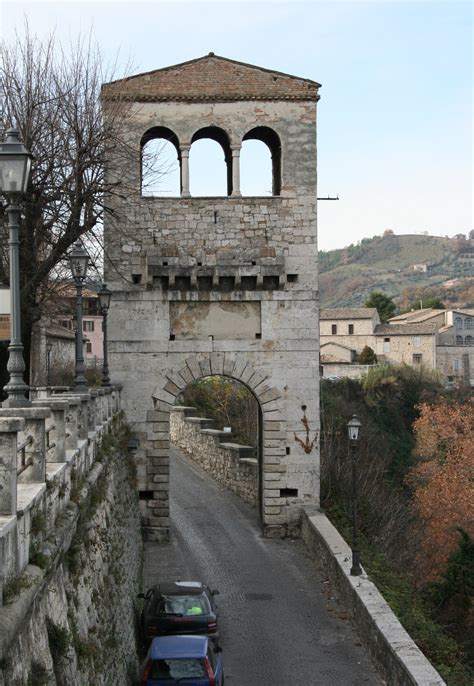 File:Porta Tufilla Ascoli Piceno.jpg - Wikimedia Commons
