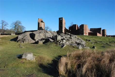 What are the origins of the ruins at Bradgate Park? - Hinckley Times