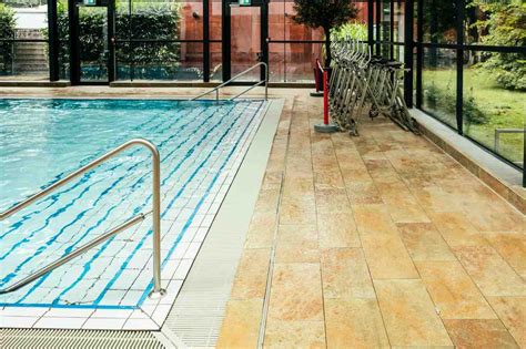 Best Guide to Pool Tile Types, Colors and Maintenance