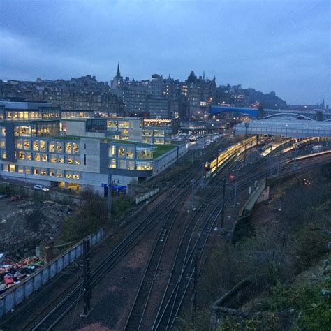 Waverley Station - Edinburgh City Breaks - 2edinburgh