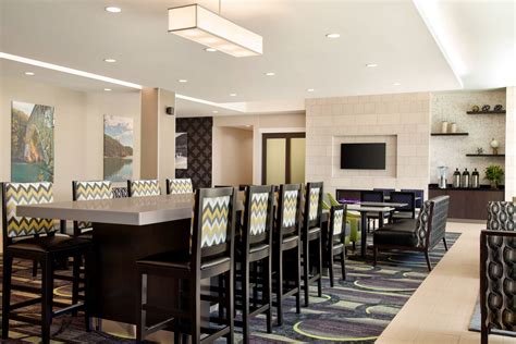 La Quinta Inn & Suites by Wyndham Burlington | Burlington, WA Hotels