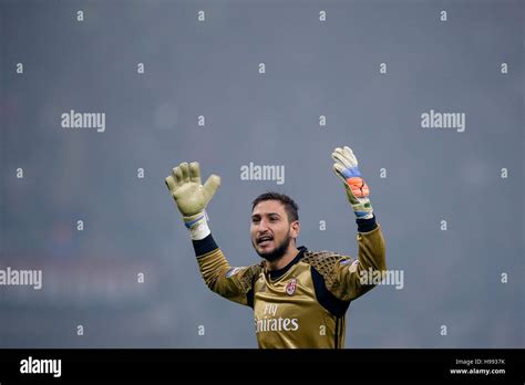 Milan, Italy. 20 november: Gianluigi Donnarumma of AC Milan celebrates ...