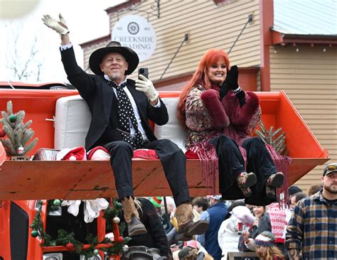 Wynonna Judd and Husband Cactus Moser Look Adorable During Tennessee Christmas Parade [Photos]