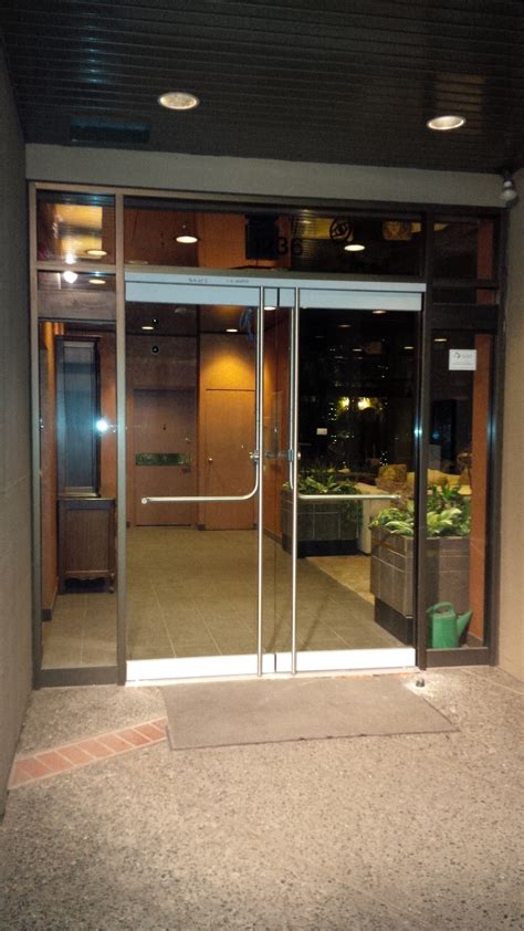 Glass doors Vancouver - Repair, Replace and Install