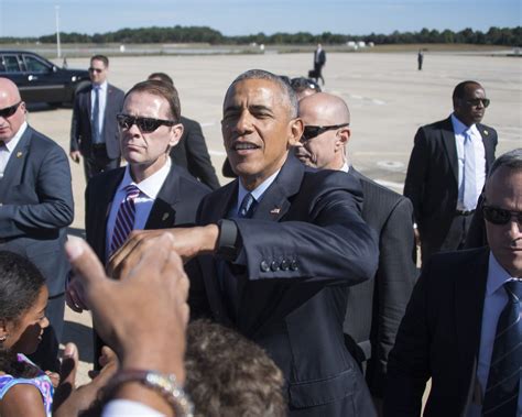 President Obama Removes His Wedding Ring Before Shaking Hands