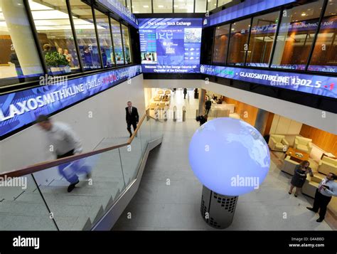 FTSE 100. The London Stock Exchange building, London Stock Photo - Alamy