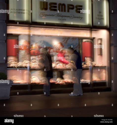 window shopping in New York Stock Photo - Alamy