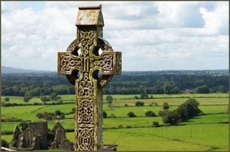 A Guide to Irish High Crosses – Claddagh Design