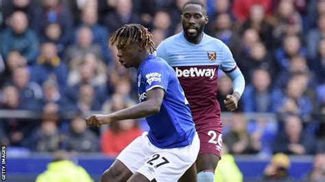 Moise Kean: Everton striker dropped for disciplinary breaches - BBC Sport